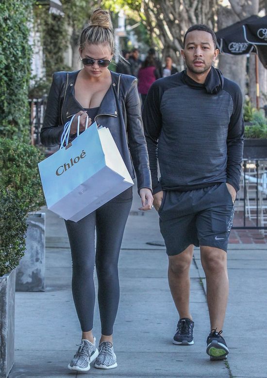 Chrissy Teigen o imieniu dla dziecka (FOTO) Chrissy Teigen o imieniu dla dziecka (FOTO)