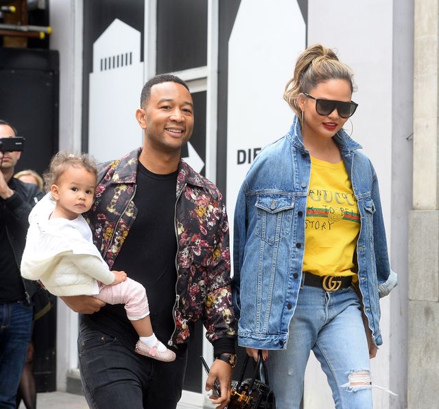 Ten mały szczegół zdradził Chrissy Teigen! Jest w drugiej ciąży? Ten mały szczegół zdradził Chrissy Teigen! Jest w drugiej ciąży?