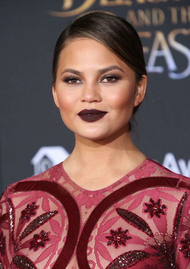 Chrissy Teigen pokazała, co dzieje się z jej twarzą podczas okresu Chrissy Teigen pokazała, co dzieje się z jej twarzą podczas okresu