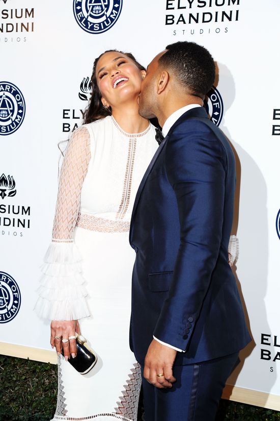 Druga ciąża Chrissy Teigen wzbudziła więcej kontrowersji niż pierwsza Druga ciąża Chrissy Teigen wzbudziła więcej kontrowersji niż pierwsza