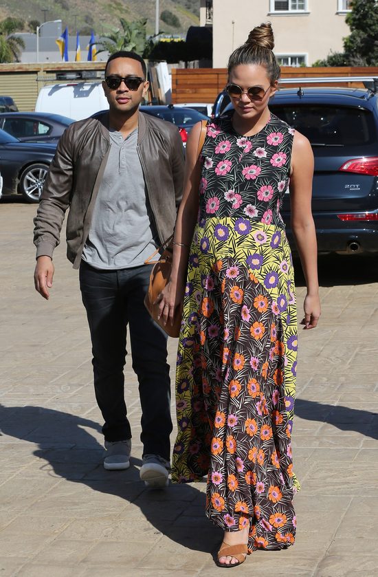 Chrissy Teigen trzy tygodnie po porodzie Chrissy Teigen trzy tygodnie po porodzie