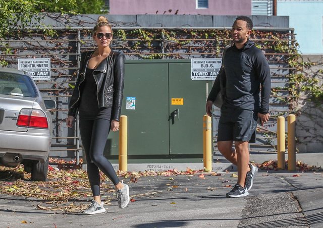 Chrissy Teigen rozkwita w ciąży (FOTO)