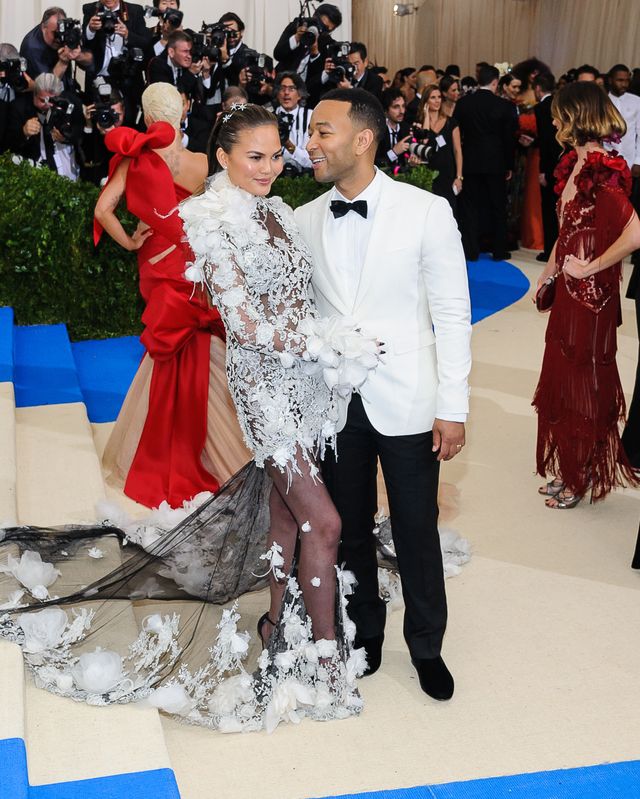 Chrissy Teigen jest wredna i... błyskotliwa. Zobaczcie, jak ZGASIŁA internautę