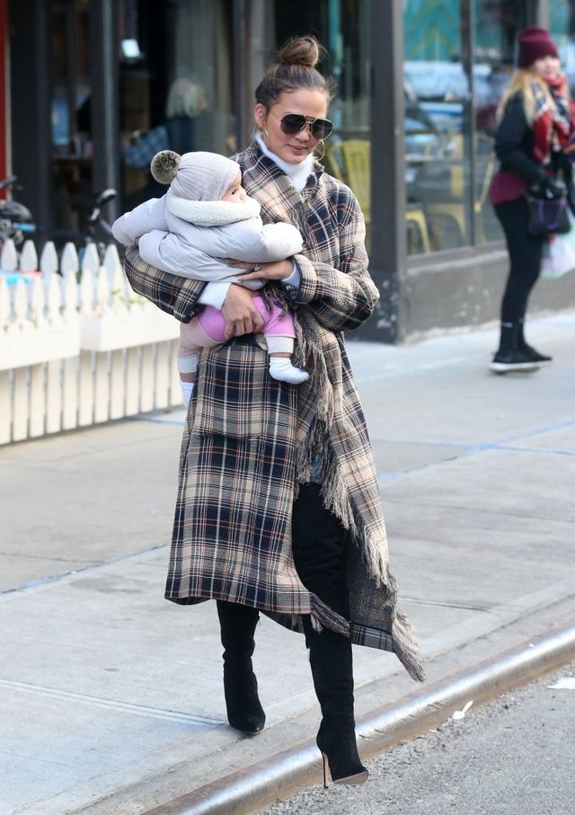 Chrissy Teigen ze słodką córeczką (FOTO)