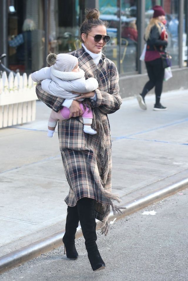 Chrissy Teigen ze słodką córeczką (FOTO)