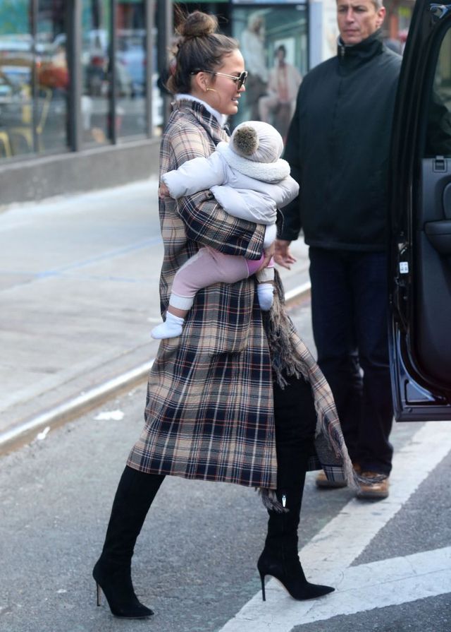 Chrissy Teigen ze słodką córeczką (FOTO)