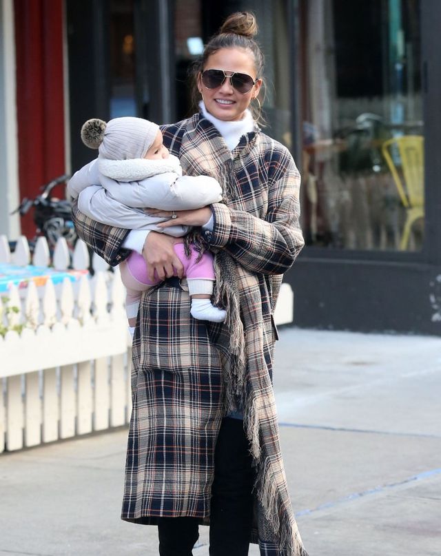 Chrissy Teigen ze słodką córeczką (FOTO)