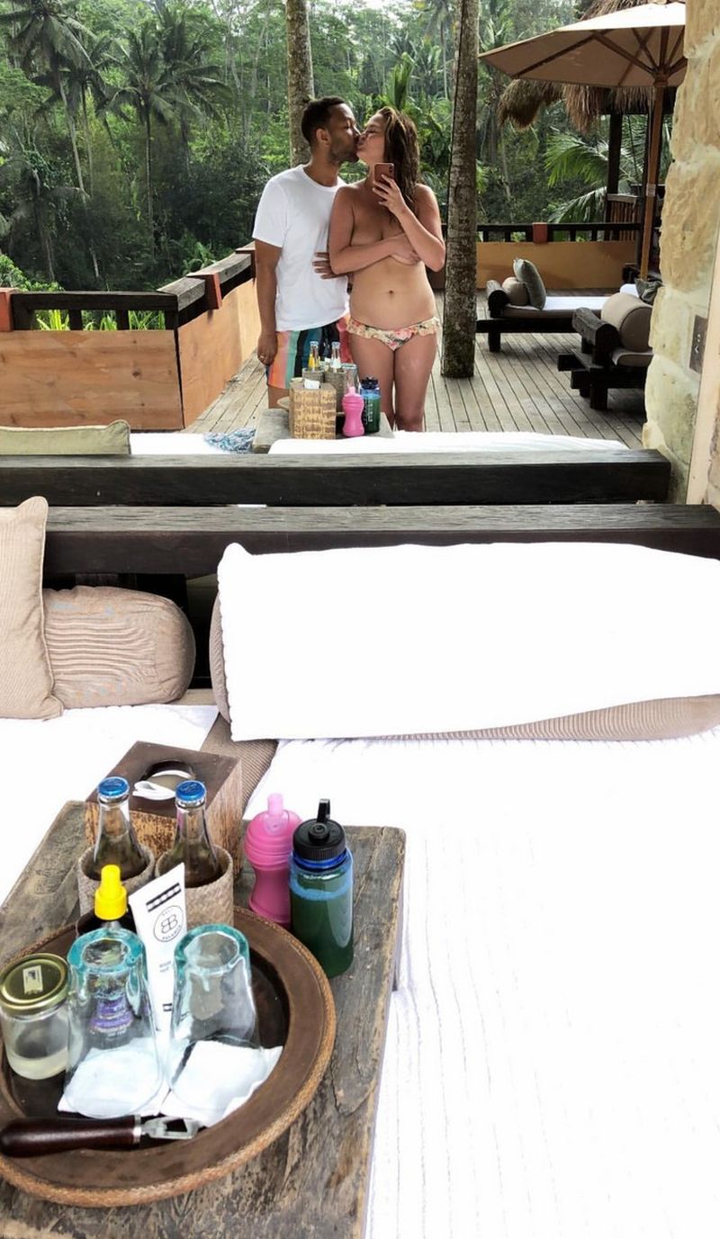 Chrissy Teigen pokazuje SZOKUJĄCE zdjęcia swojego ciała po CIĄŻY