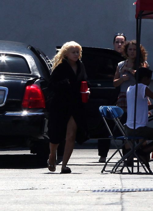 Christina Aguilera idzie do pracy bez makijażu (FOTO) Christina Aguilera idzie do pracy bez makijażu (FOTO)