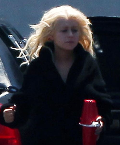 Christina Aguilera idzie do pracy bez makijażu (FOTO) Christina Aguilera idzie do pracy bez makijażu (FOTO)