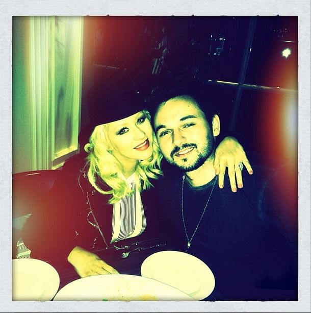 Christina Aguilera chwali się ciążowym brzuszkiem (FOTO)