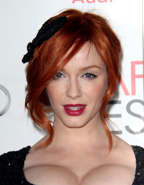 Jej biust wygląda jakby zaraz miał eksplodować (FOTO)