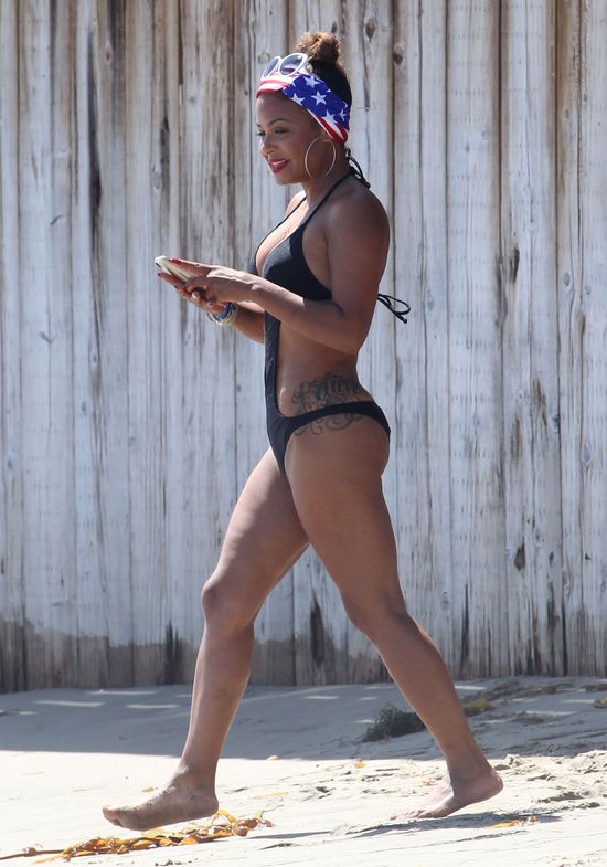 Christina Milan w bikini z córeczką (FOTO)