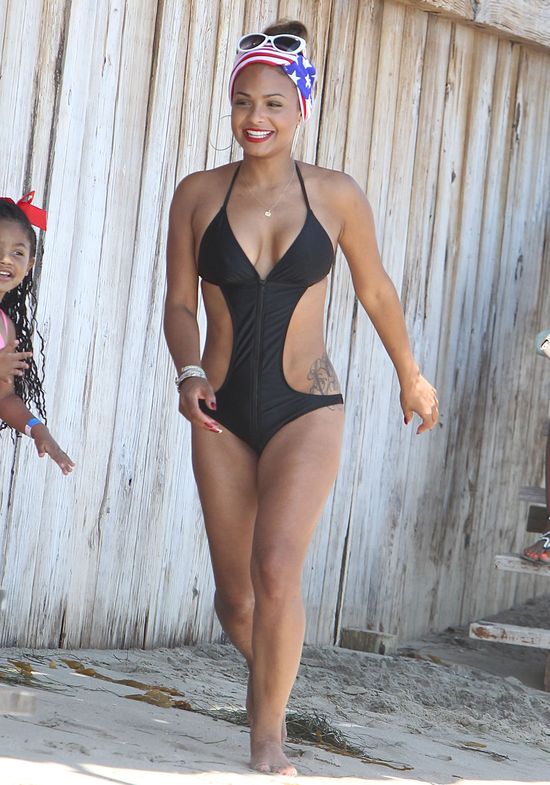 Christina Milan w bikini z córeczką (FOTO)