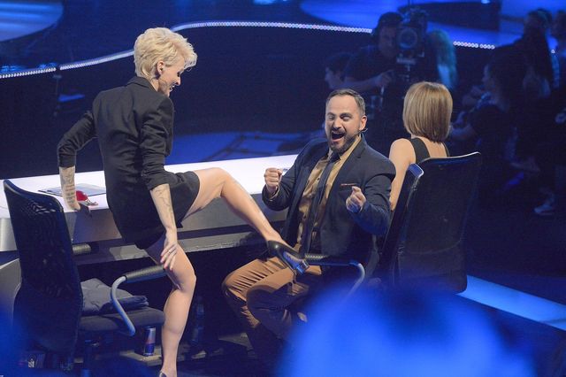 Chylińska jak seksowna pani z banku! (FOTO)