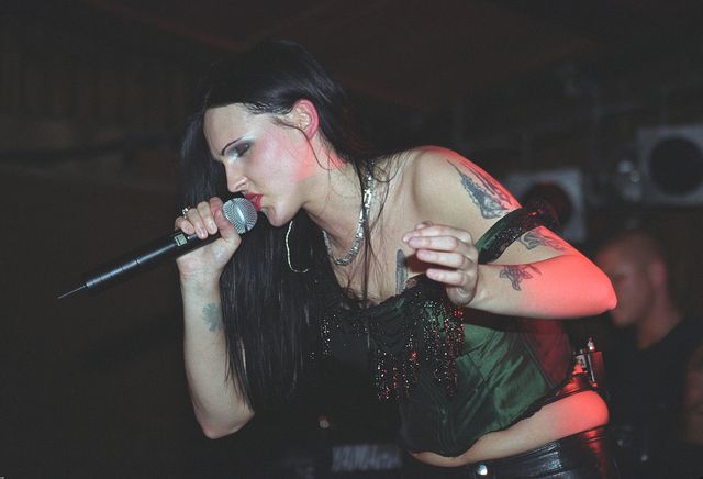 Chylińska jak seksowna pani z banku! (FOTO)