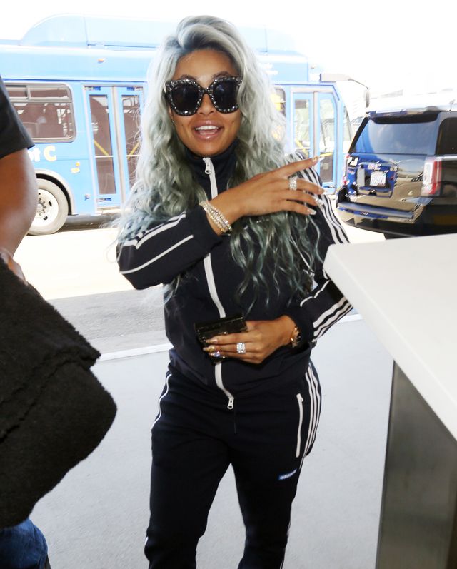 Ciężarna Kylie Jenner siedzi w domu, a Travis Scott imprezuje z TĄ kobietą Ciężarna Kylie Jenner siedzi w domu, a Travis Scott imprezuje z TĄ kobietą