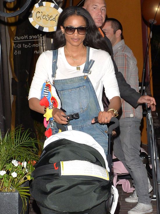 Ciara zabrała synka na zakupy (FOTO)