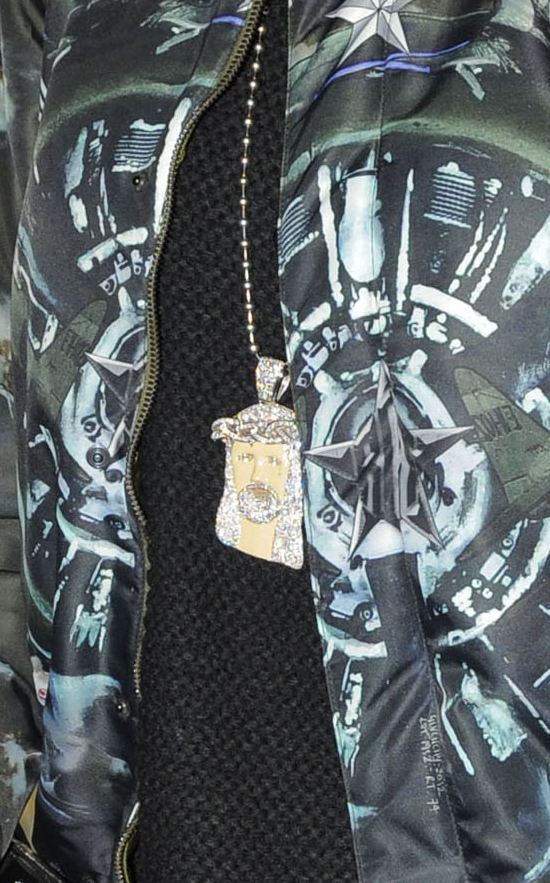 Która gwiazda założyła kontrowersyjny naszyjnik z Jezusem? Która gwiazda założyła kontrowersyjny naszyjnik z Jezusem?