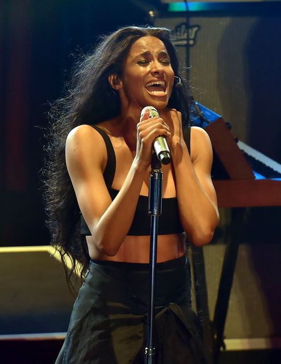 Ciara kopnęła fana w twarz!