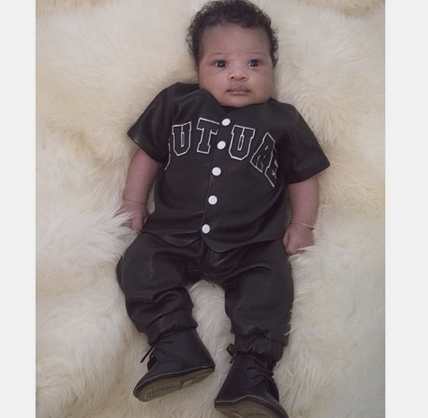 Ciara udowadnia, że jej dziecko nie jest brzydkie (FOTO) Ciara udowadnia, że jej dziecko nie jest brzydkie (FOTO)