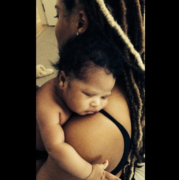 Ciara udowadnia, że jej dziecko nie jest brzydkie (FOTO)