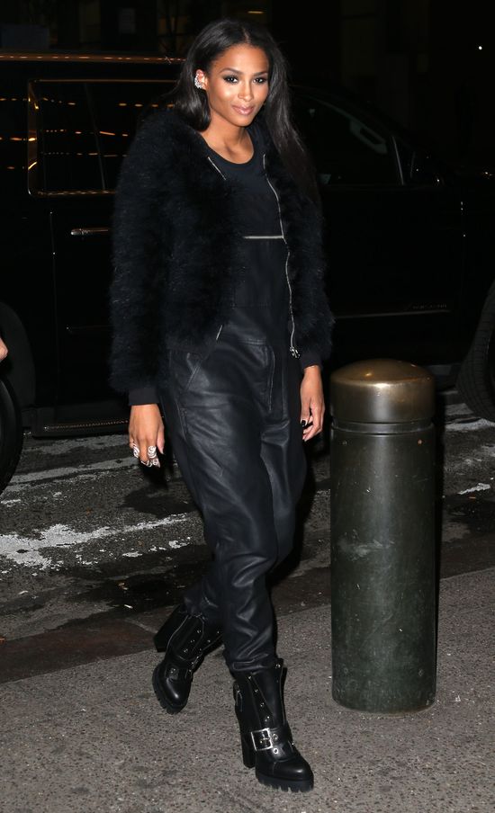 Beyonce w otoczeniu gwiazd świętuje swój sukces (FOTO)