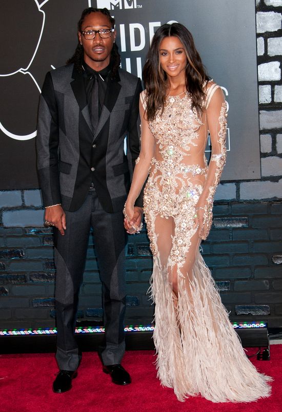 Ciara zaręczyła się! Ciara zaręczyła się!