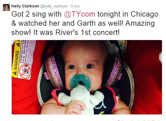 Kelly Clarkson zabrała 3-miesięczną córkę na koncert (FOTO)