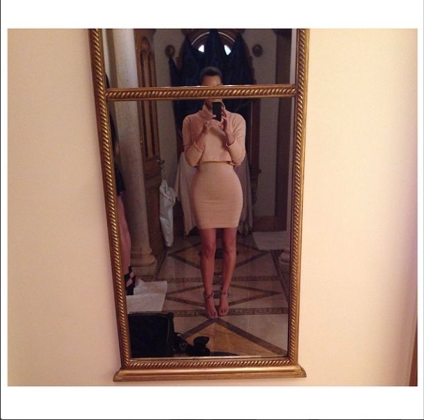 Kim Kardashian ma magiczne lustra? (FOTO)