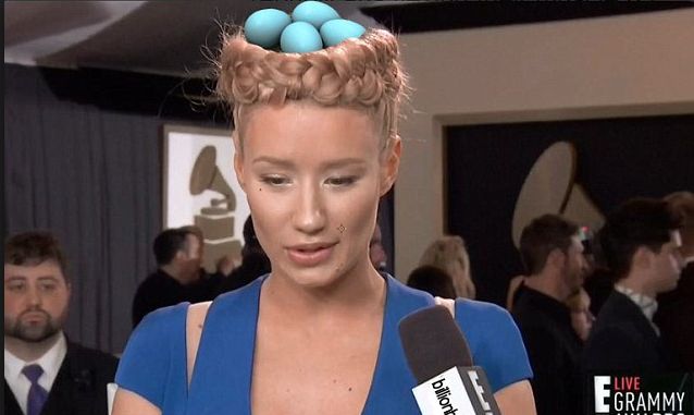 To jedna z najgorszych fryzur Scarlett Johansson? (FOTO)