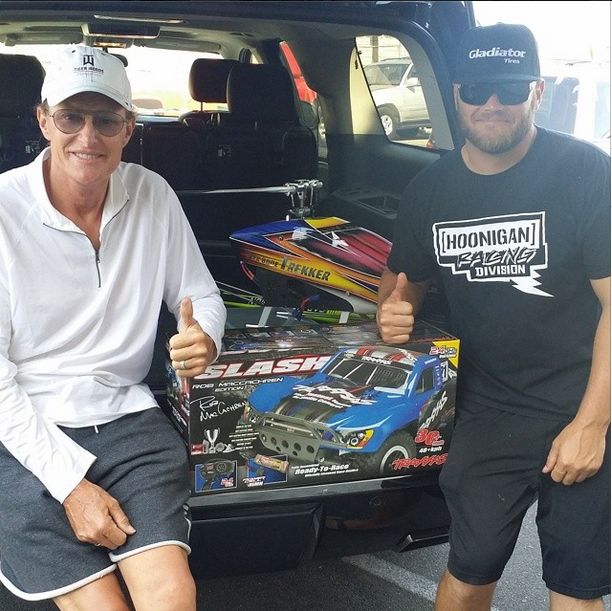 Przyrodni brat Kim Kardashian mocno z niej zakpił (FOTO)