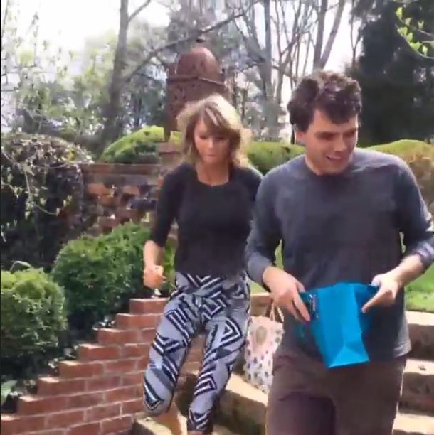 Taylor Swift pokazała świąteczne video z bratem (Instagram)