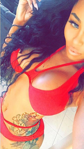 Tyga dał Kylie trefny urodzinowy prezent? (FOTO) Tyga dał Kylie trefny urodzinowy prezent? (FOTO)