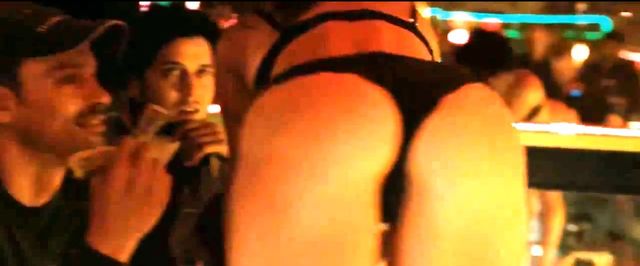 Niegrzeczna Vanessa Hudgens robi striptiz (VIDEO) Niegrzeczna Vanessa Hudgens robi striptiz (VIDEO)