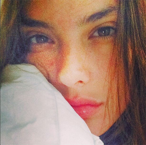 Co powiecie na Alessandrę Ambrosio topless? (FOTO)