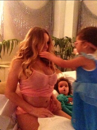 Mariah Carey pokazuje się bez makijażu i w bieliźnie (FOTO)