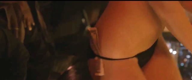 Niegrzeczna Vanessa Hudgens robi striptiz (VIDEO) Niegrzeczna Vanessa Hudgens robi striptiz (VIDEO)