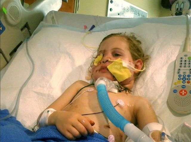 3-letnia Victoria wyproszona z KFC, bo jej twarz straszy