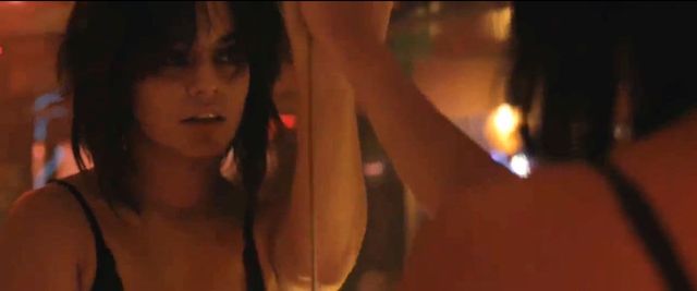 Niegrzeczna Vanessa Hudgens robi striptiz (VIDEO) Niegrzeczna Vanessa Hudgens robi striptiz (VIDEO)