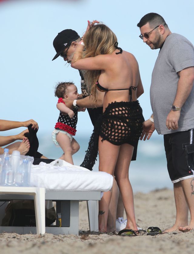 Coco Austin z córeczką Chanel podbijają Miami (FOTO) Coco Austin z córeczką Chanel podbijają Miami (FOTO)