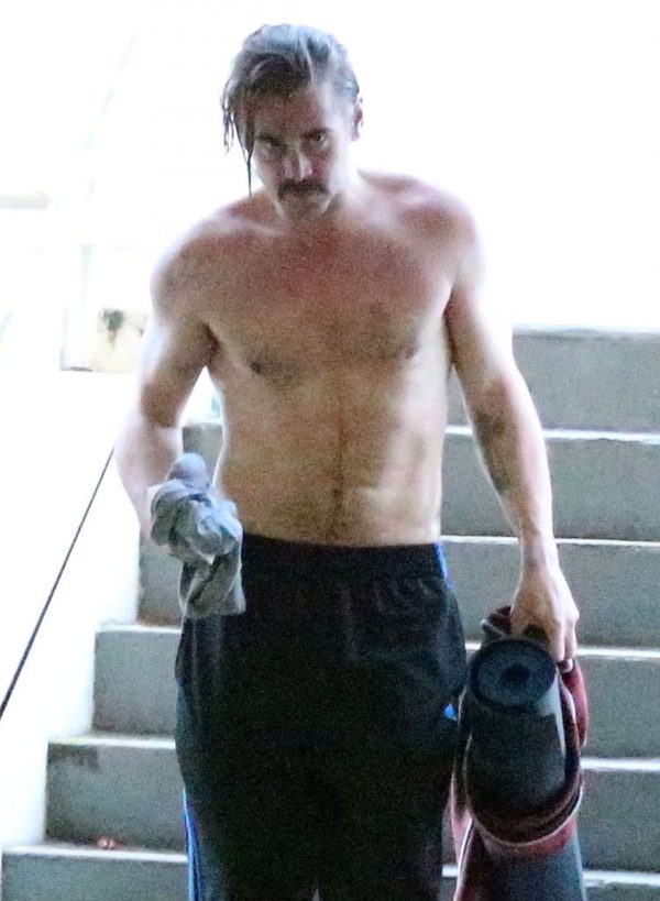 Spocony Colin Farrell bez koszulki wraca z jogi (FOTO) Spocony Colin Farrell bez koszulki wraca z jogi (FOTO)