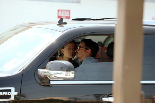 Colin Farrell całuje się w samochodzie z dziewczyną