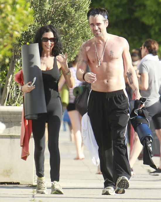 Collin Farrell pokazuje klatę (FOTO)