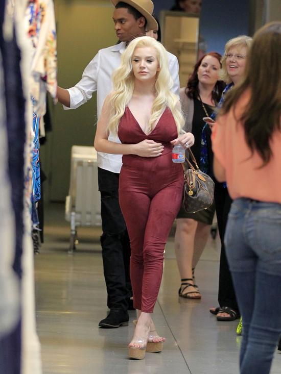 To takie smutne - Courtney Stodden próbuje uporać się ze stratą dziecka