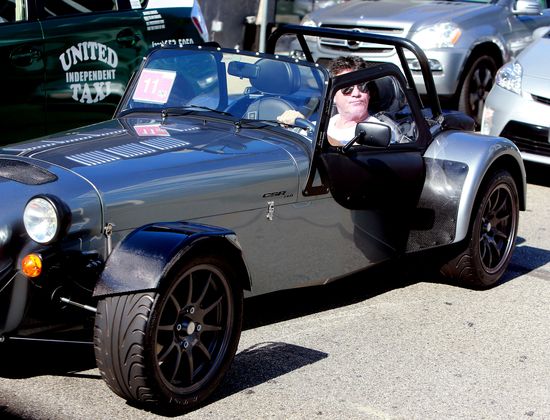 Simon Cowell chwali się nową zabawką (FOTO)