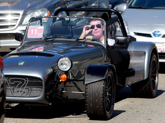 Simon Cowell chwali się nową zabawką (FOTO)