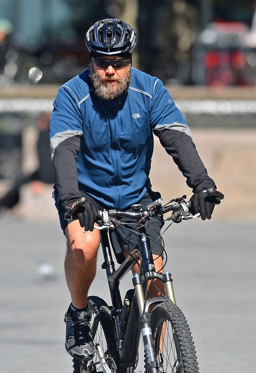 Russell Crowe z długą brodą (FOTO)