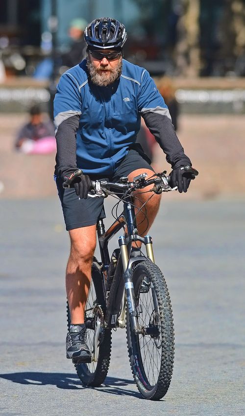 Russell Crowe z długą brodą (FOTO)