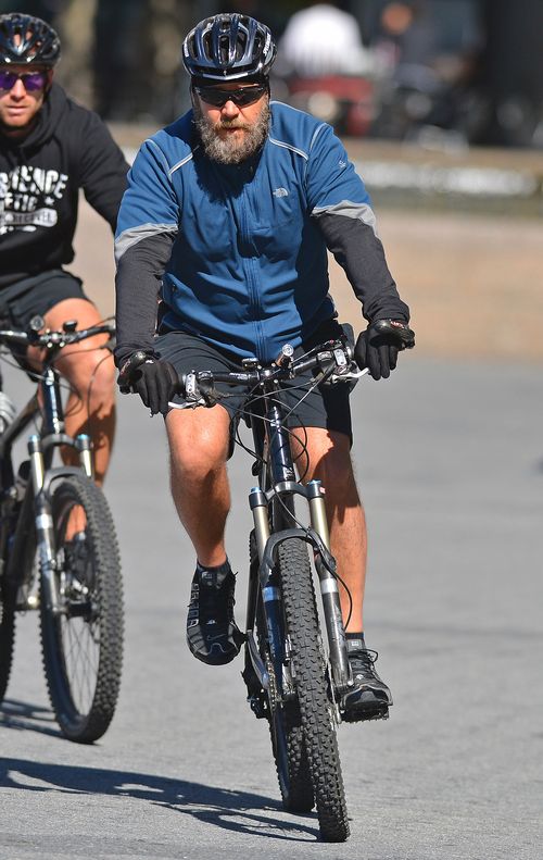 Russell Crowe z długą brodą (FOTO)